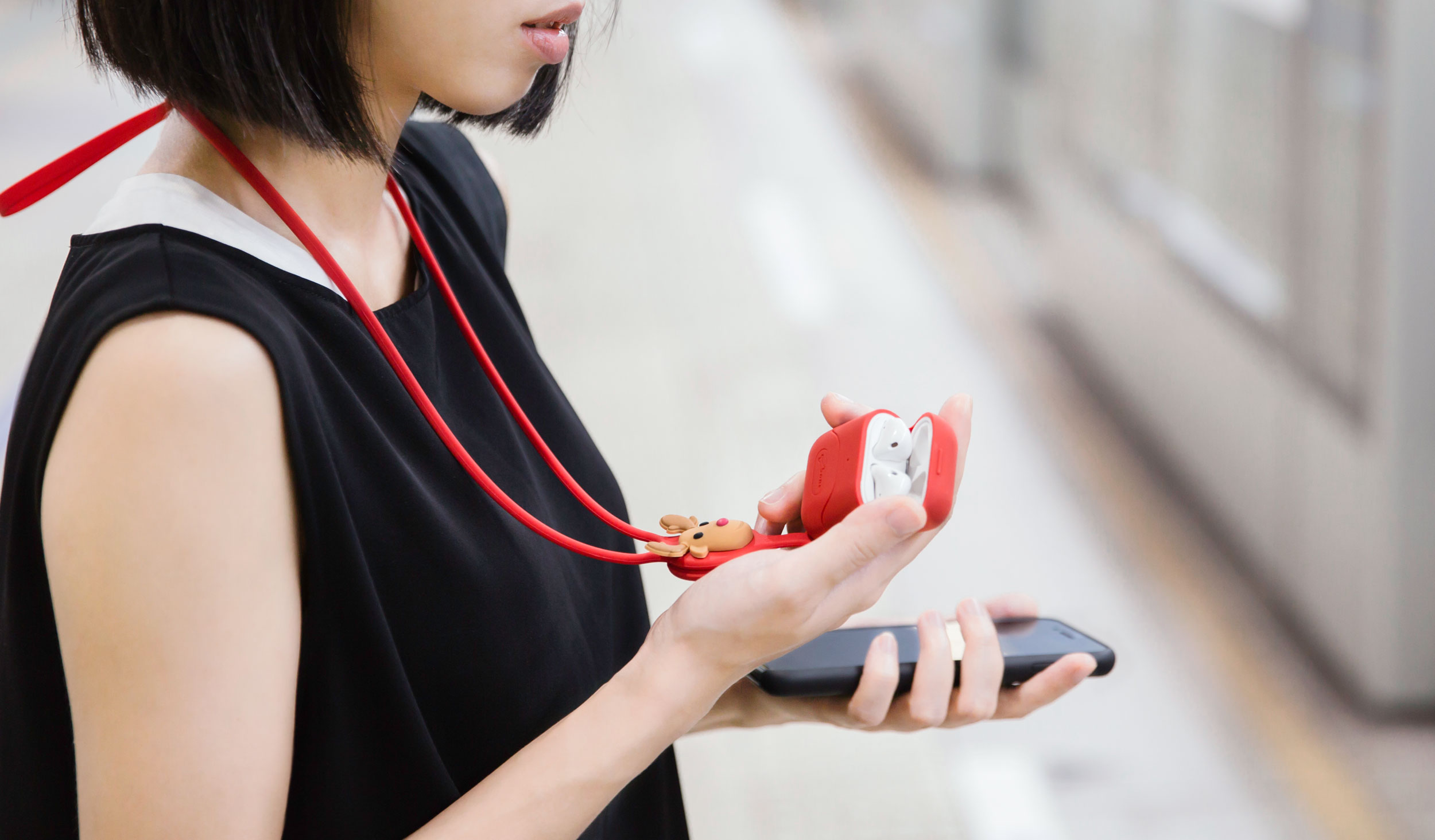 Airpod case best sale with lanyard